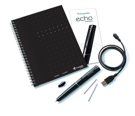 On voit l’ensemble du matériel nécessaire pour utiliser le crayon Smartpen: un cahier, un crayon et un fil pour brancher le crayon à l’ordinateur.